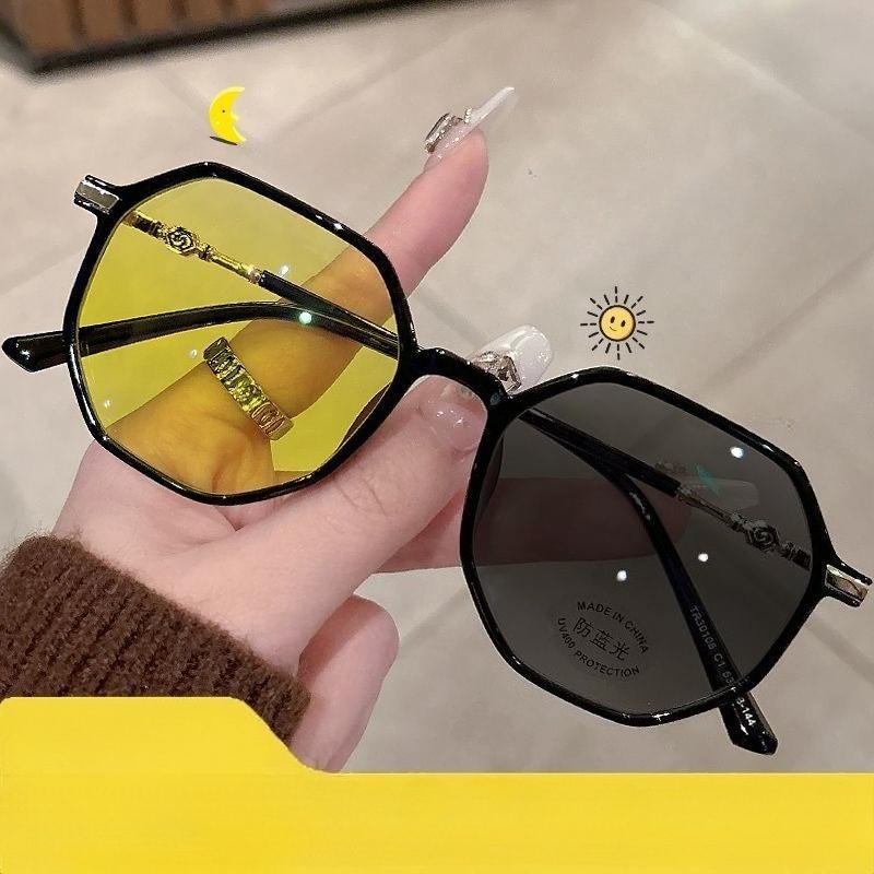 Night Vision Color Changing Day and Night Myopia Glasses Photochromic Myopia Glasses Driving-Specific UV Protection Anti-Glare Night Vision Eyewear
