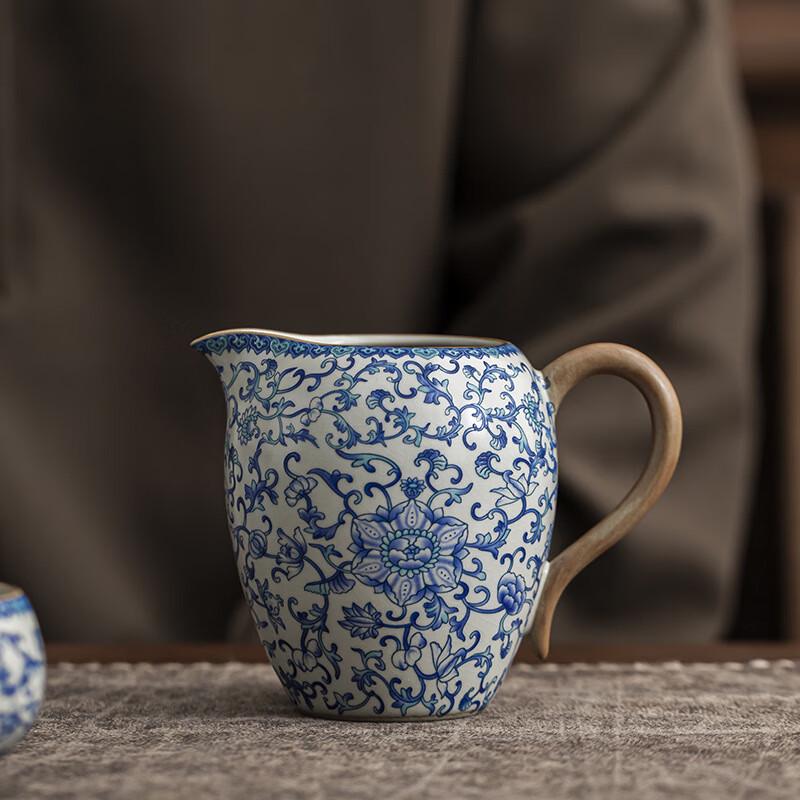 Сине-белая керамическая чаша Гун Дао с цветочным узором