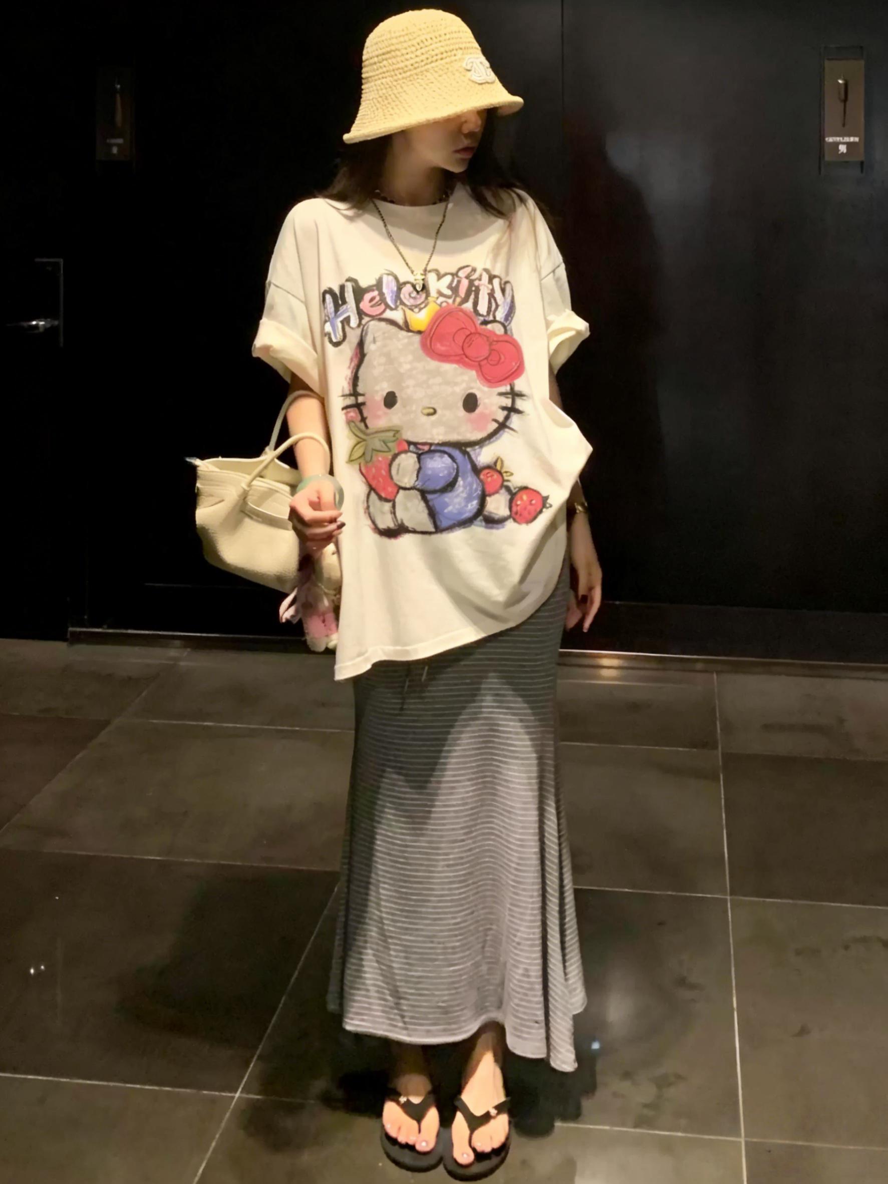 Hello Kitty Tshirt for Summer Made of Highquality Cotton Featuring An Oil Painting Style Strawberry Pattern Pattern Printed S