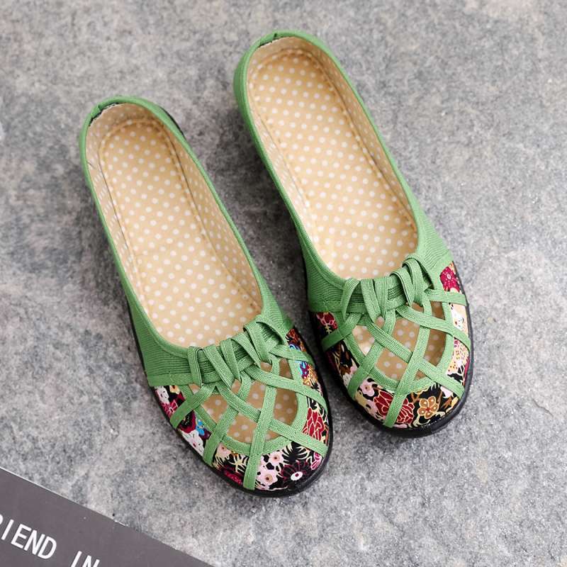 Summer Beijing cloth shoes women's mesh shoes single shoes hollow non-slip soft sole middle-aged and elderly mother shoes one pedal sandals women