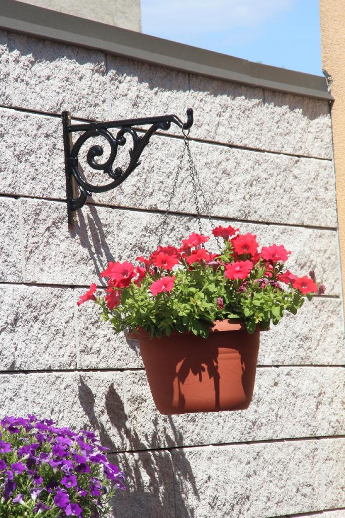 Cast iron hanger bracket