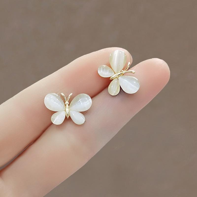 Korean Simple Mini Cat's Eye Stone Butterfly Collar Pin - Invisible Leak-Proof Brooch for Women