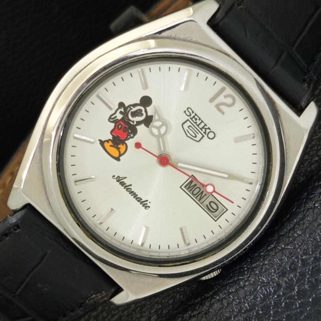 

SEIKO 5 AUTOMATIC VINTAGE JAPAN MENS SILVER COLOR DIAL WATCH a700570-5 R203-a700570