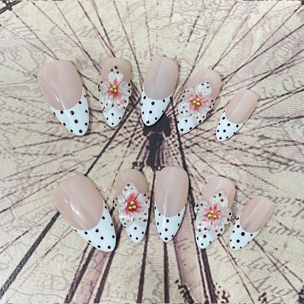 Hand-Painted 3D Flower Resin False Nails 10 Pieces Elegant Lady Mid-Length Manicure