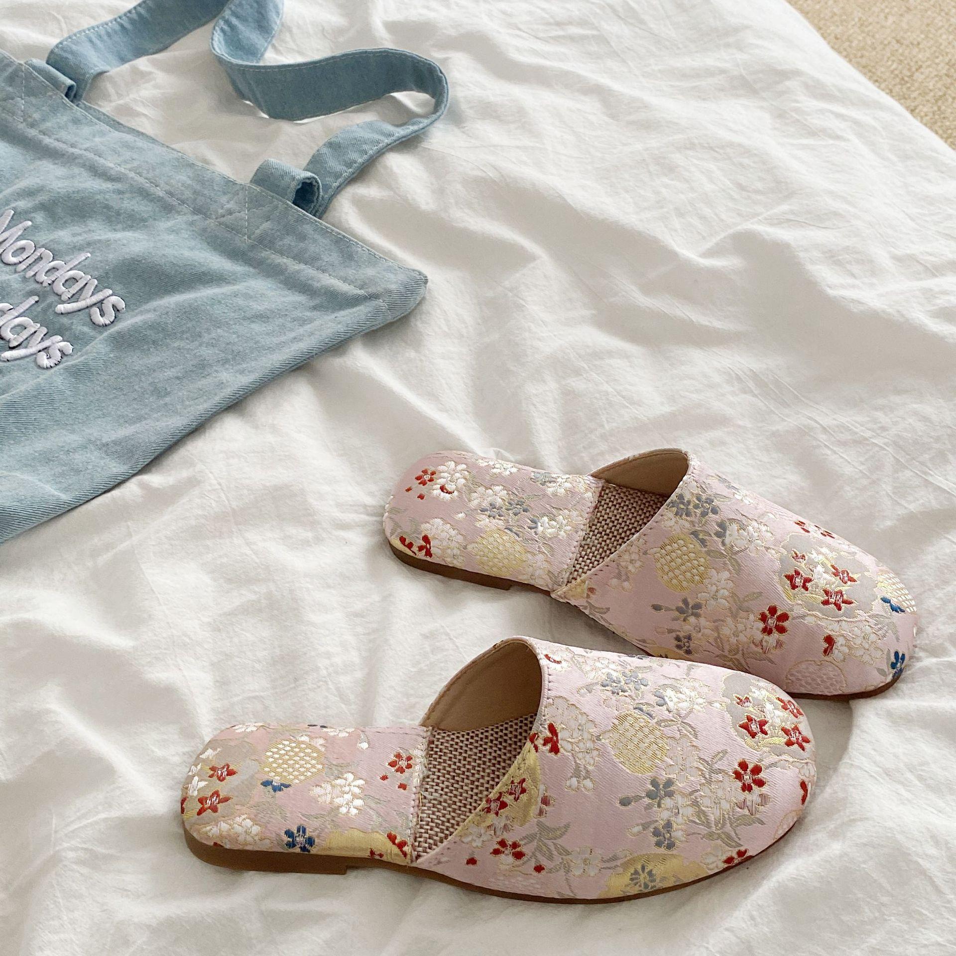 

Large size slippers women s outer wear 2025 spring and summer indoor home embroidery advanced Chinese style bag head slippers foreign trade 35 розовый