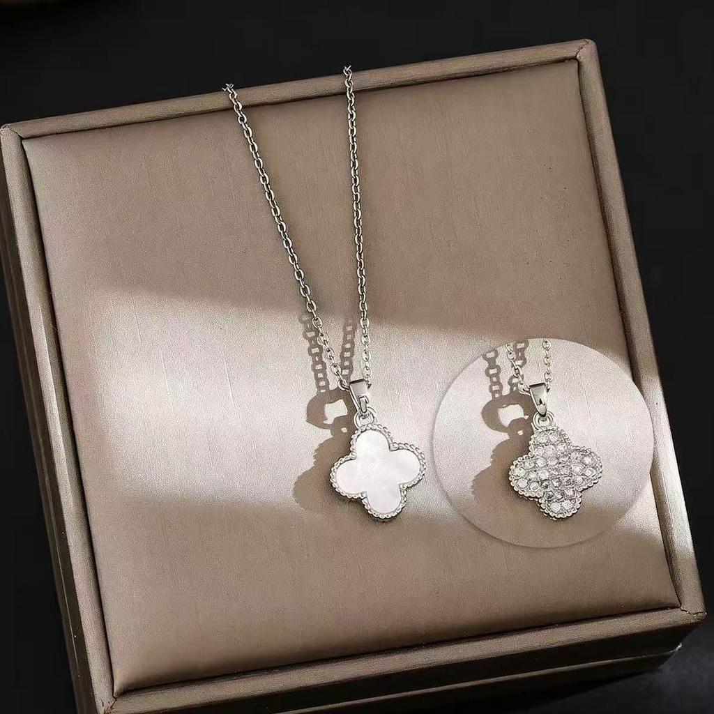 Elegant Gold-Plated Chinese-Style Four-Leaf Clover Necklace with Imitation Hetian Jade Pendant for Women