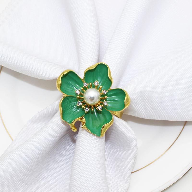 6 Stück/Los Neuer fünfblättriger Blumen-Serviettenring Legierung weiße Blume Serviettenring Hochzeits-Tischdekoration