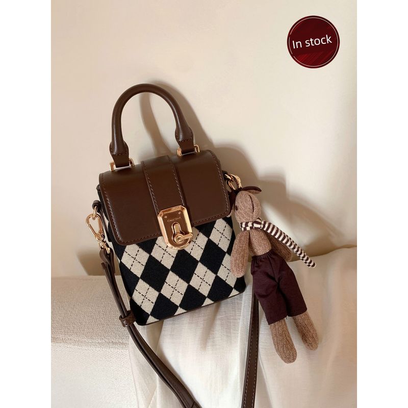 

South Wind Chio2nd Rabbit Quilted Handbags Caramel color