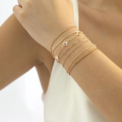 Neuer schlichter und vielseitiger geometrischer dünner Ketten Schmuck für Damen, gemischt und kombiniert Schlangenknochen Kette, Gliederkette, Kristall besetztes Armband.