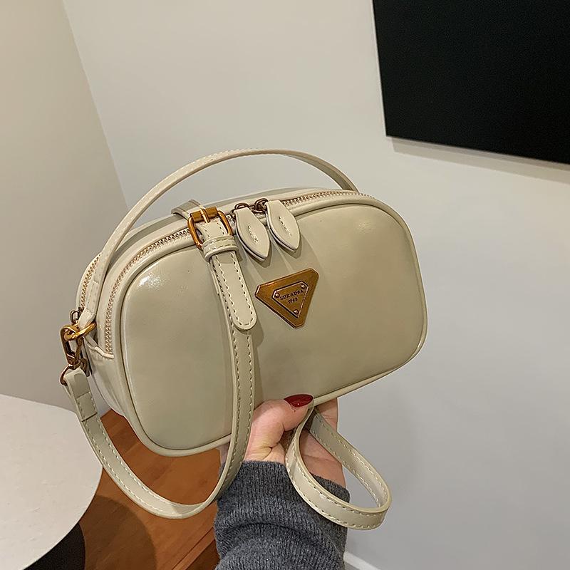 

Premium sense popular portable small square bag women s new simple and versatile shoulder messenger bag commuter bag