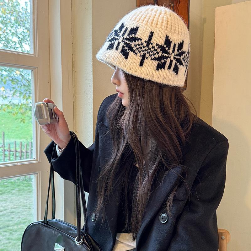 Retro Snowflake Knitted Woolen Hat for Women In Winter Korean Style Face Showing Small Cold Hat Baotou Hat Warm Ear Protection Fisherman Hat