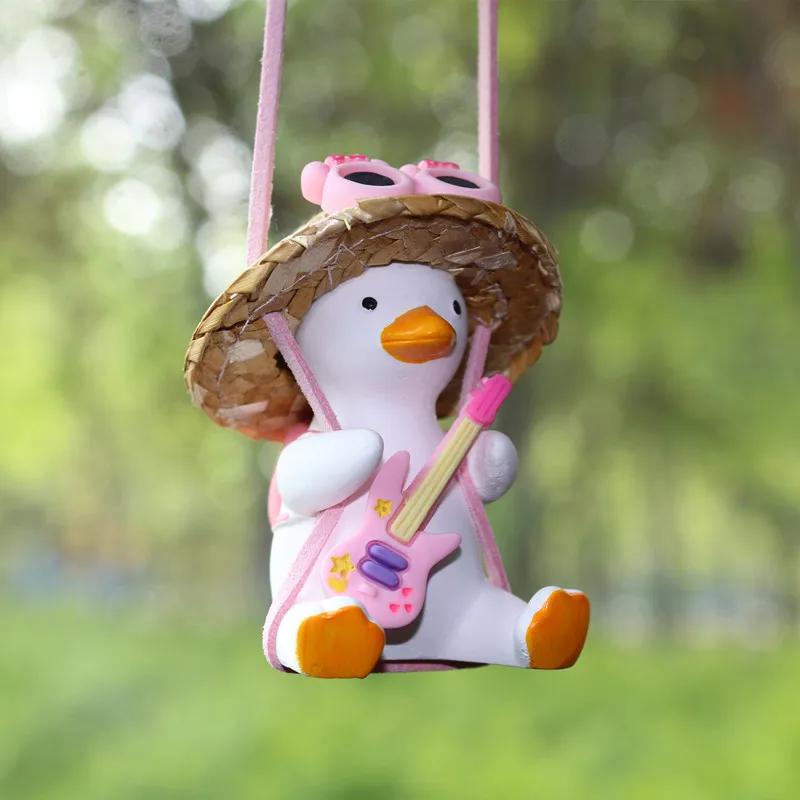 Anime Rosa Schaukelente Auto Dekoration Anhänger Niedlich Auto Rückspiegel Hängendes Ornament Für Frauen Auto Innenzubehör