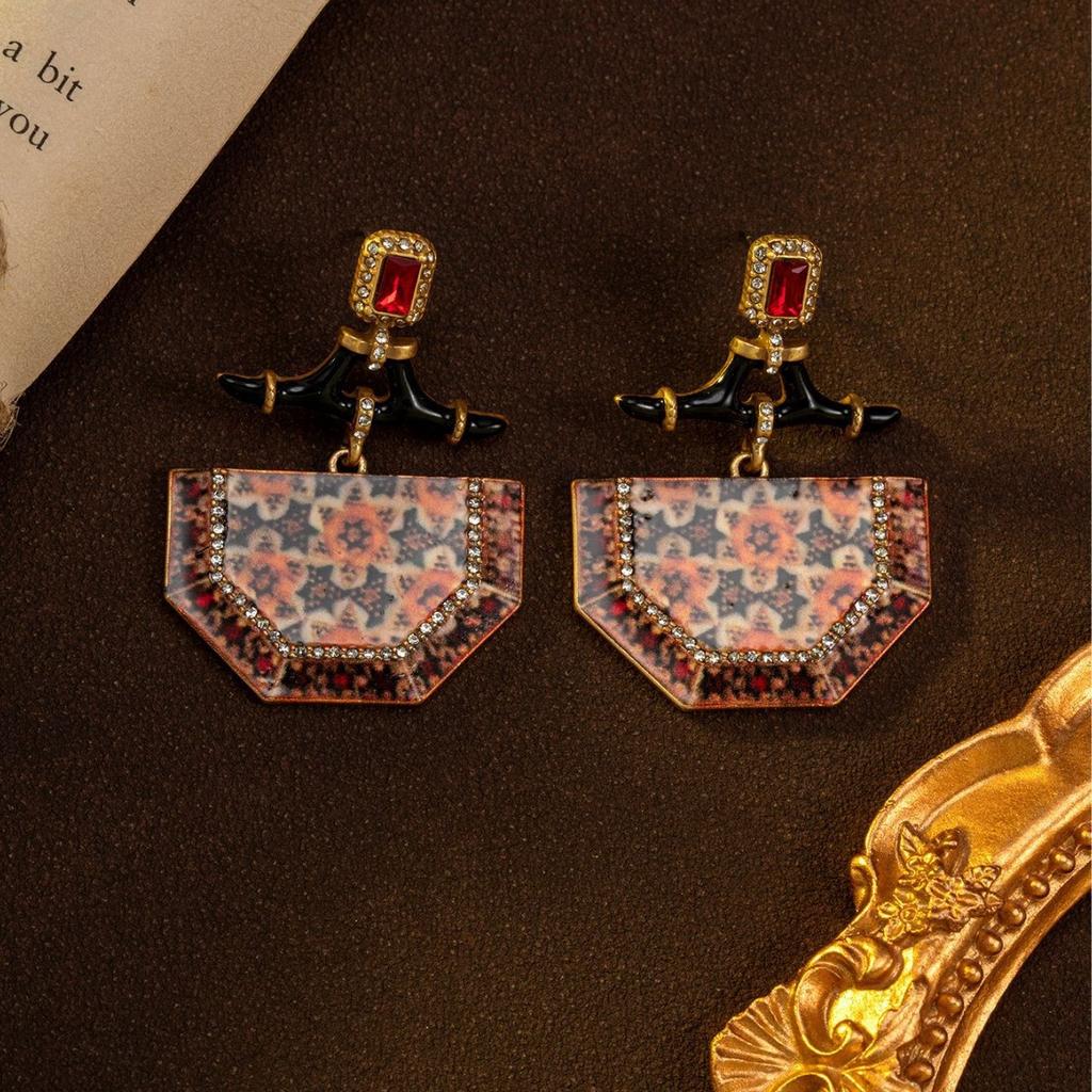 Medieval vintage ethnic wind diamond-encrusted geometric earrings, temperament versatile high-end earrings, medieval diamond-encrusted earrings