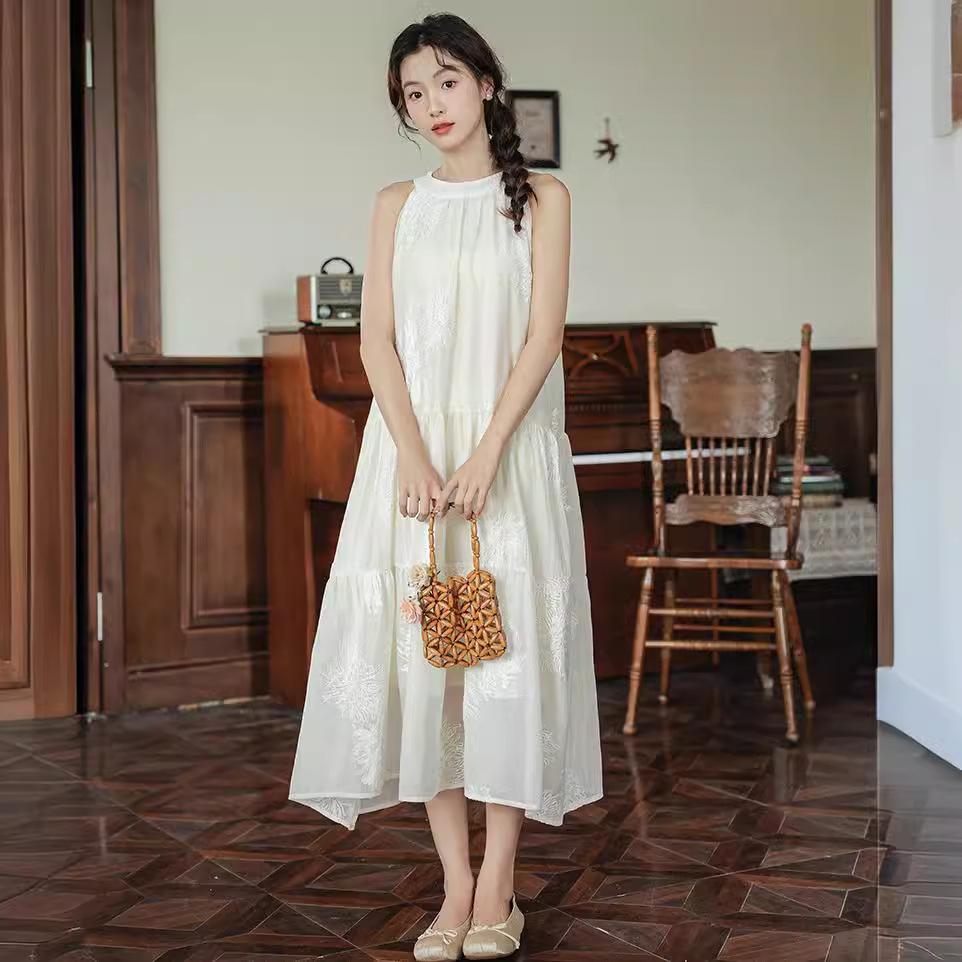 Design sense retro texture sense flower embroidery sleeveless neck temperament long dress vacation style dress