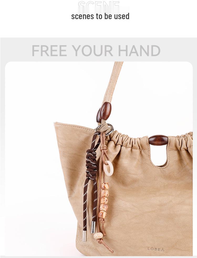 Retro Quasten-Schlüsselanhänger mit Naturholzperlen & Schleife