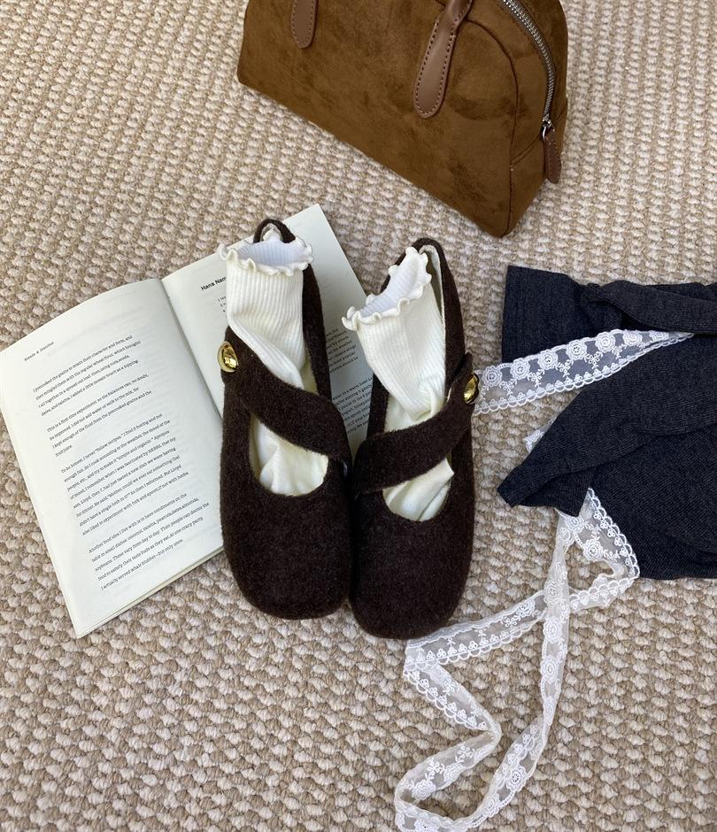 

Autumn and winter cute round head velvet Mary Jane shoes single shoes flat heel evening wind fairy warm soft sole beanie cotton shoes woman 39 коричневий