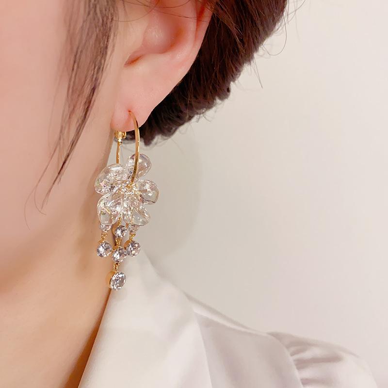 Popular Korean Style Exaggerated Petal Tassel Earrings for Women's New Trendy Advanced and Fashionable Style Earrings