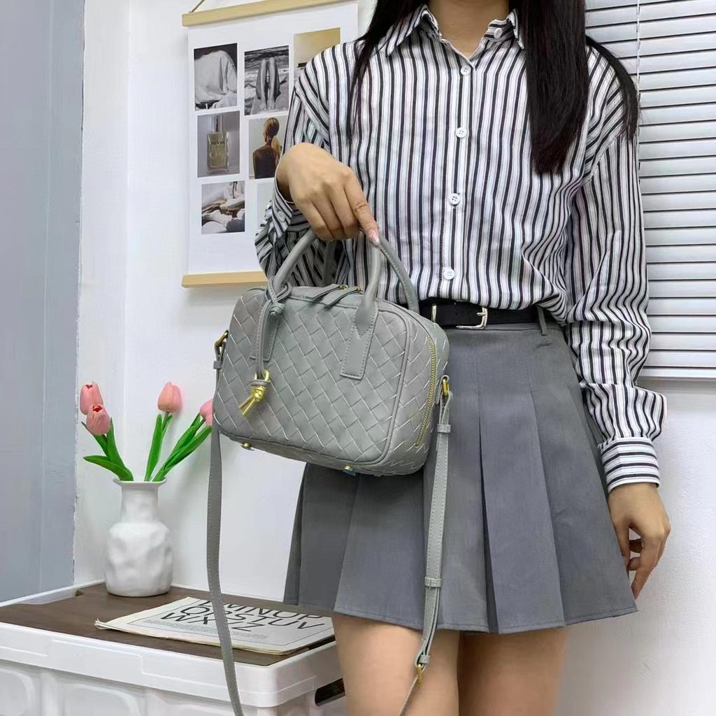 2025 New Getaway Large Capacity Retro Hand Woven Pillow Bag Leather Crossbody Handbag