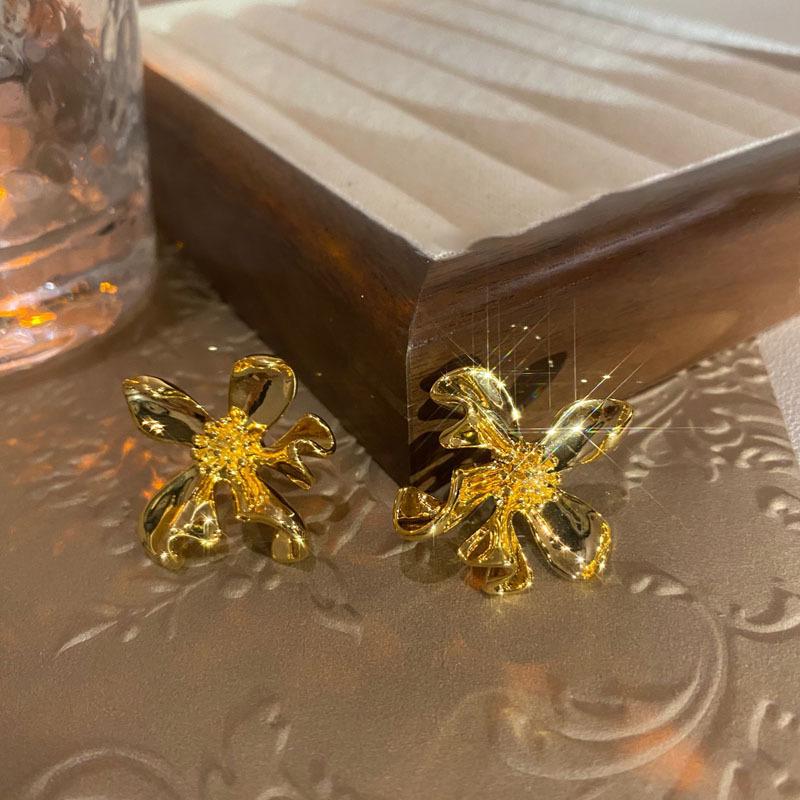 Glossy Flower Stud Earrings New Simple Light Luxury Earrings Fashionable Versatile High-end Earrings Women