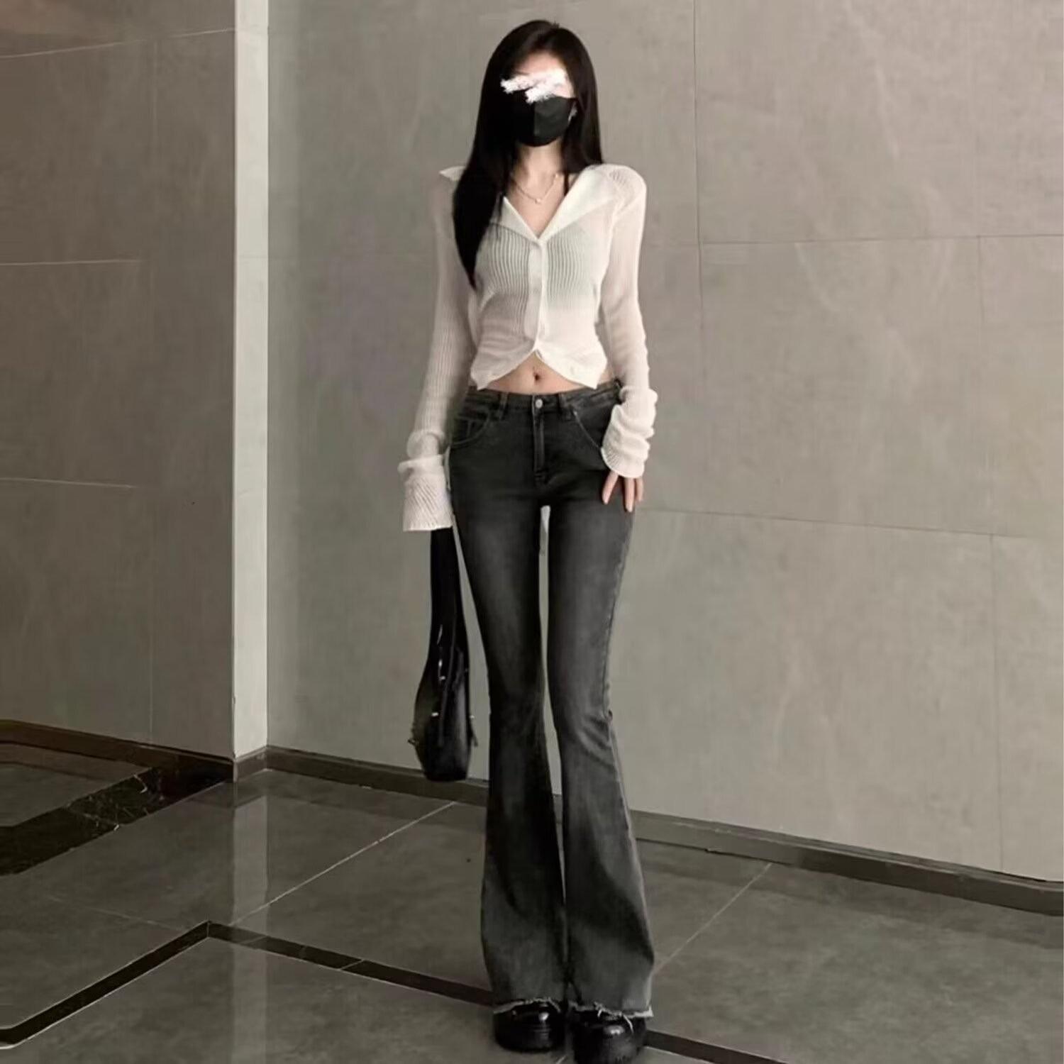 

«Женские джинсы-клеш с заниженной талией в стиле ретро — стиль американской горячей девчонки, эффект потертости, облегающий крой для весны и осени» L серый