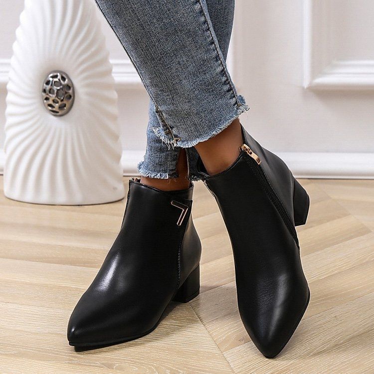 Niche, Comfortable, Versatile, Fashionable Women's Boots, New Martin Boots for Autumn and Winter 2025, Slimming Casual Pointed Boots