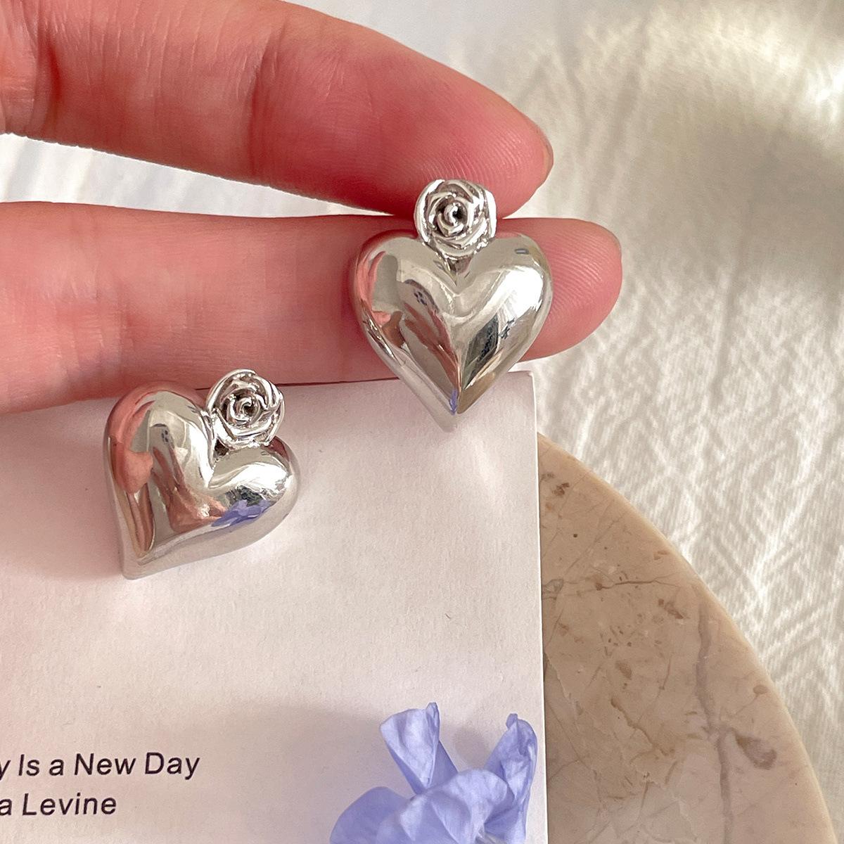 

925 Silver Needle Love Stud Earrings Women s Light Luxury Mori Premium Rose Earrings Versatile Xiaoxiang New Earrings 925 silver needle