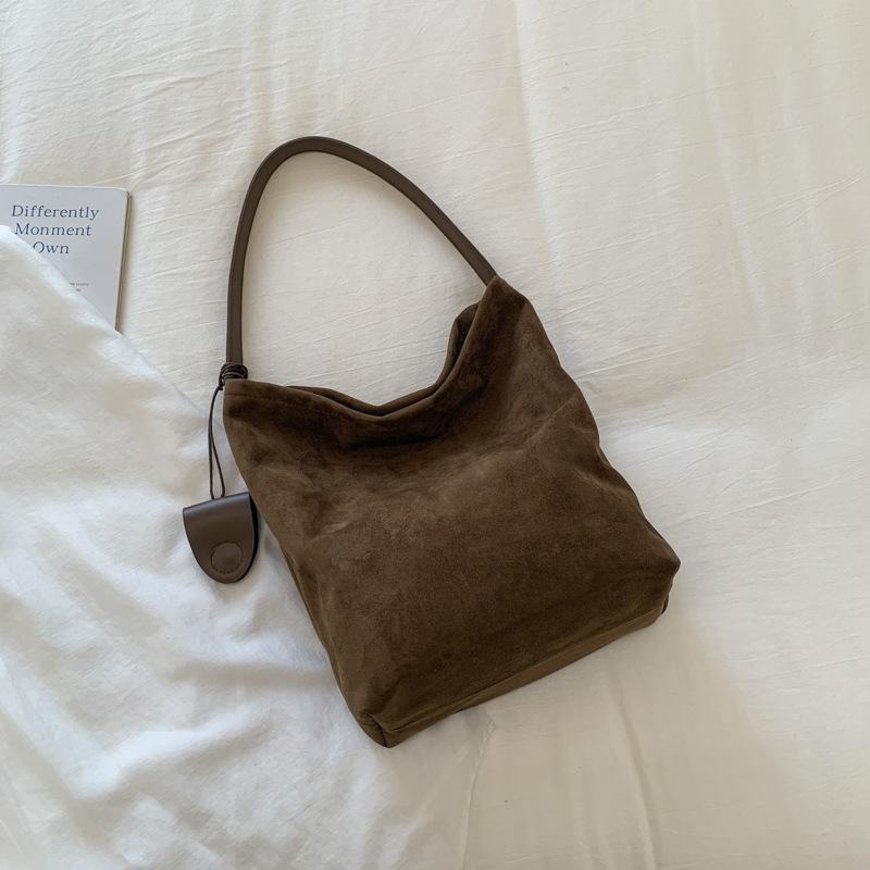 This year s popular suede underarm bag women s 2025 new large-capacity retro versatile shoulder tote bag