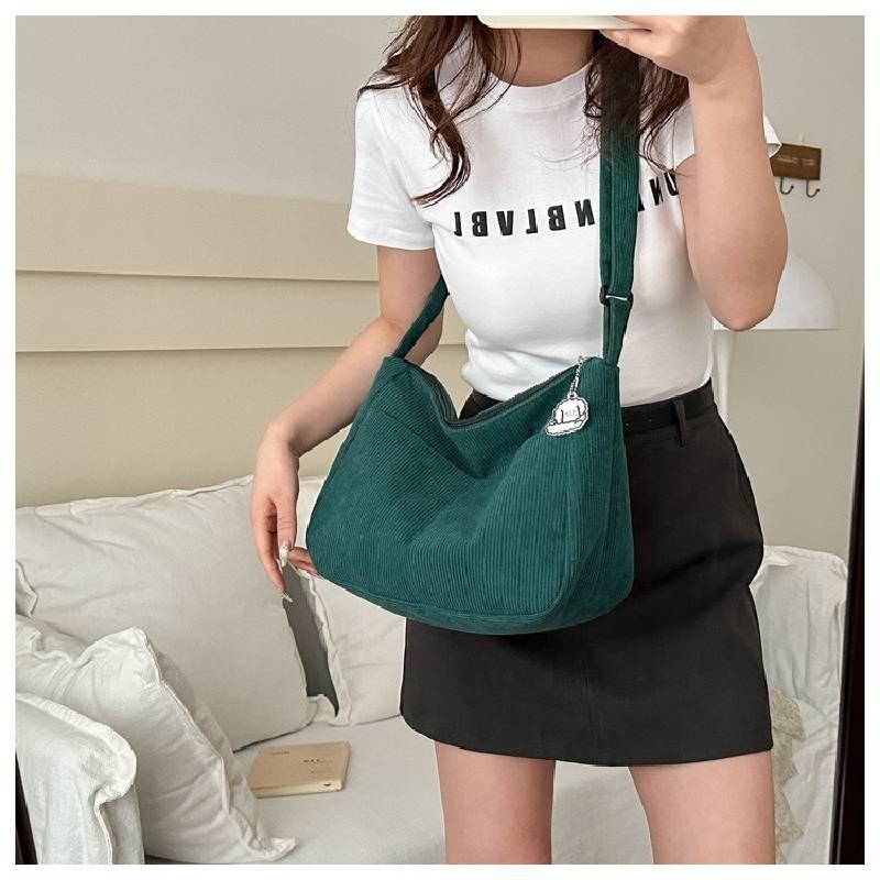 Fashionable Women's Shoulder Bag With Zipper Closure And Phone Pocket
