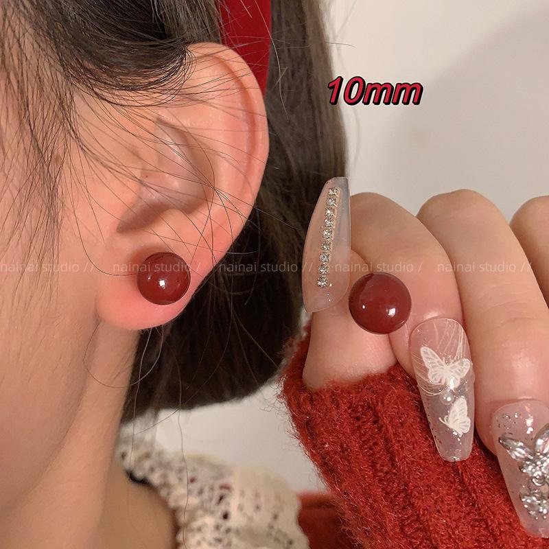 

Жемчужины из парового пирожка: Осенние серьги-пусеты винно-красного цвета для праздничных торжеств 2024 года