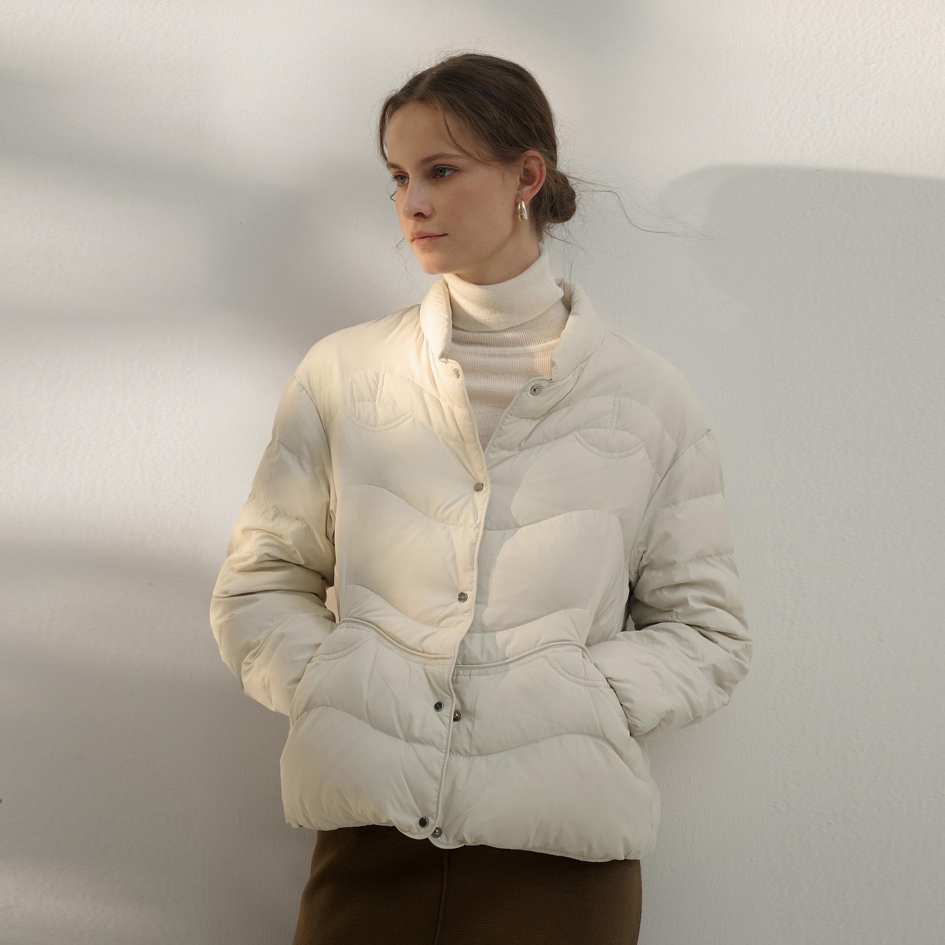 

Зимова біла пухова куртка-пуховик - Стиль 2025, Вітрозахисна, Морозостійка, V-подібний виріз на прихованих кнопках, Вільний крій. Medium чорний