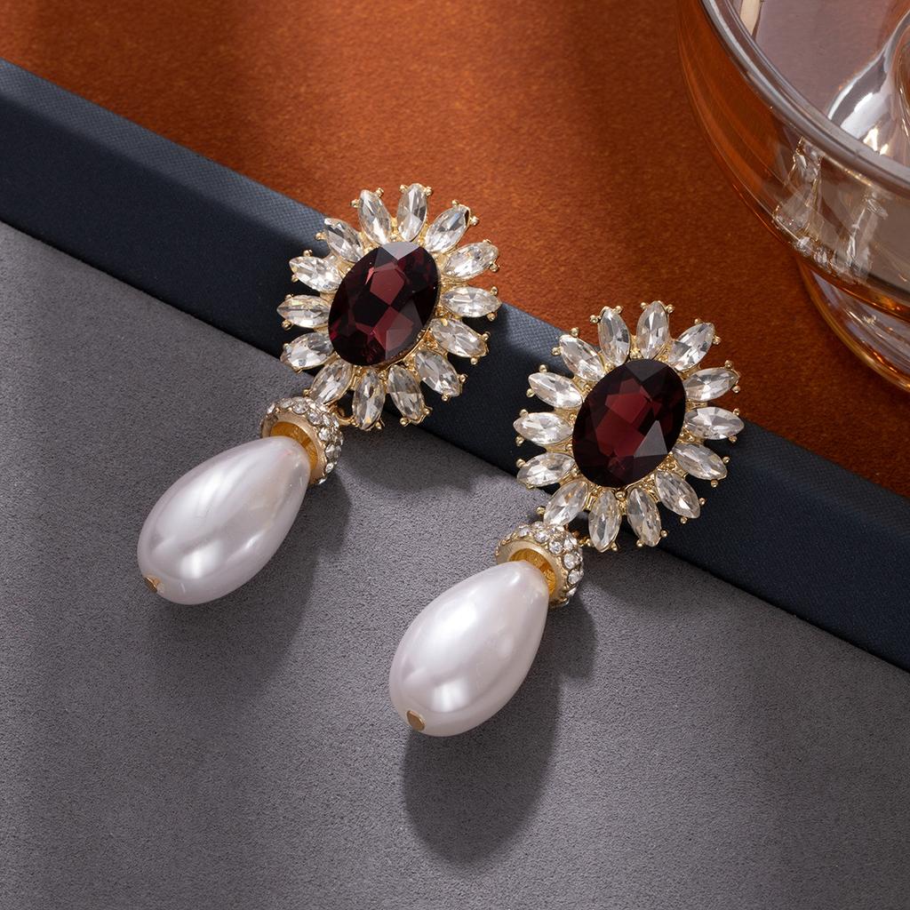 French Light Luxury High-End Necklace, Medieval Multi-Layer Pearl Pendant With Diamond Studs, Classic Retro Earrings, Necklace.