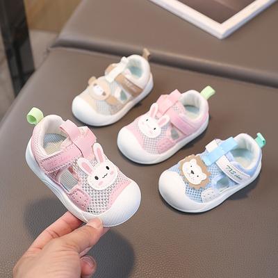 Nuove scarpe estive per neonati 1-2 anni sandali chiusi traforati per bambine scarpe da passeggio traspiranti con suola morbida per bambini