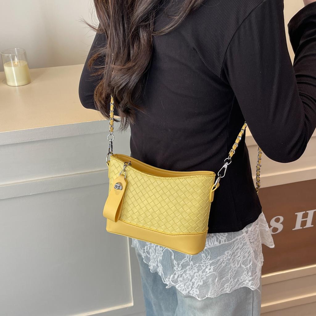 2025 Summer New Weaving Crossbody Bag Fashionable And Casual Small Bucket Bag Women'S Shoulder Bag