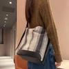 Lazy Wind Premium Sense Large Capacity Bucket Bag Commuter Versatile Messenger Bag Retro Striped Tote Bag