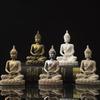Statua Buddha Fengshui Resina Sabbia Shakyamuni Base Loto Canto Meditazione Artigianato Ornamento Mascotte Zen Decorazione Scrivania