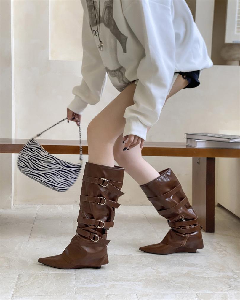 

2025 autumn new pointed thin heel medium heel belt buckle fashion boots high boots women s European and American fashion high heel boots 40 светло-коричневого