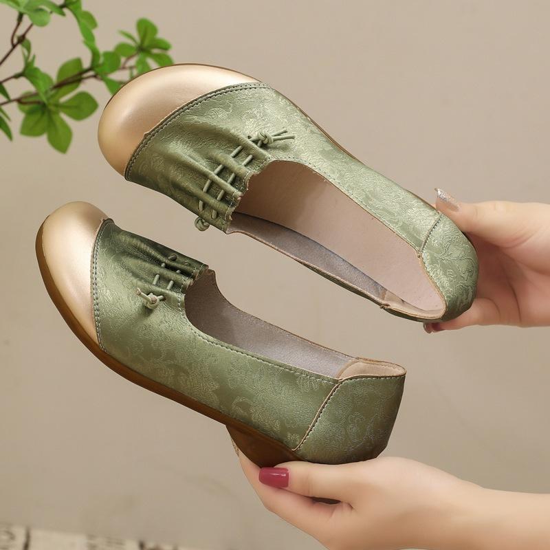 New soft leather flat bottom 2025 one-pedal lazy single shoes summer soft sole mother leather shoes women's shoes comfortable and non-slip