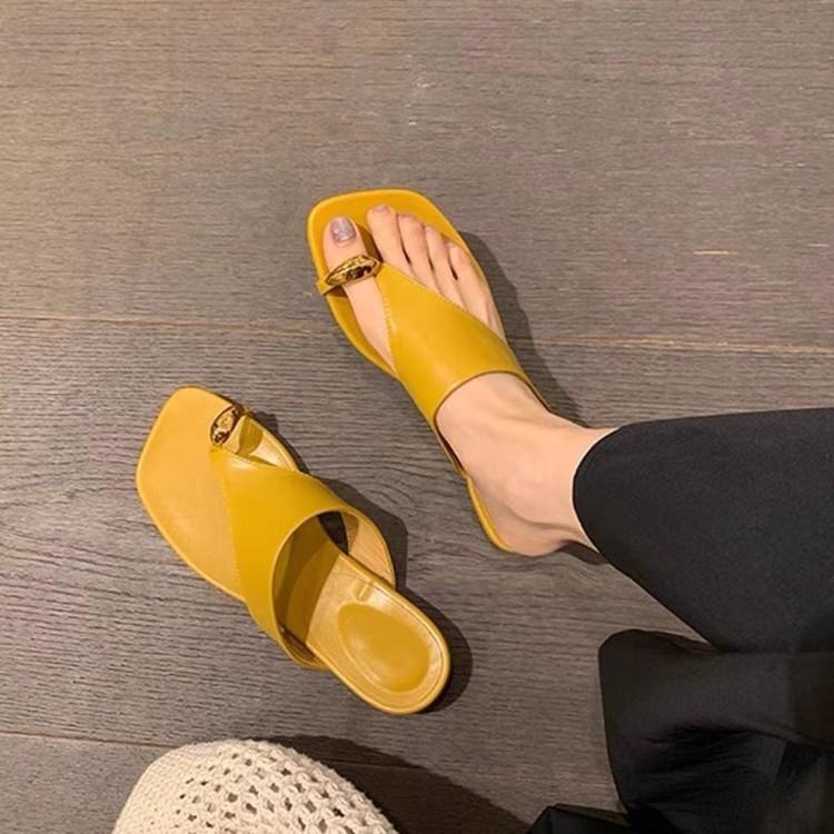 Grape Mother Same 2025 New Fashionable Metal Cover Toe Square Head Small Low Heel Cool Slippers Women Wear Summer Beach