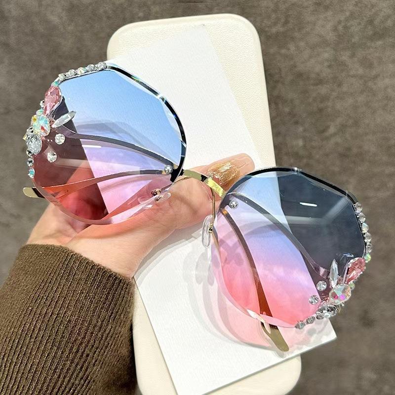 2025 New Crystal Sunglasses - Trendy Rhinestone UV400 Shades for Women