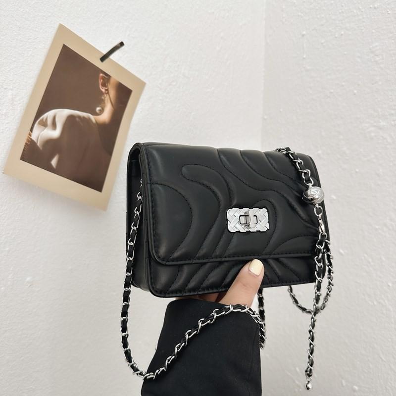 IELGY niche texture armpit bag, fashionable small square bag, high-end chain messenger bag