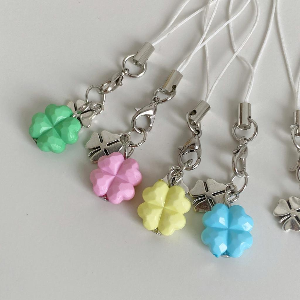 Glitzernder Kristall vierblättriges Kleeblatt Schlüsselanhänger Mehrzweckanhänger Viel Glück Handyband für Handys Taschen Accessoires