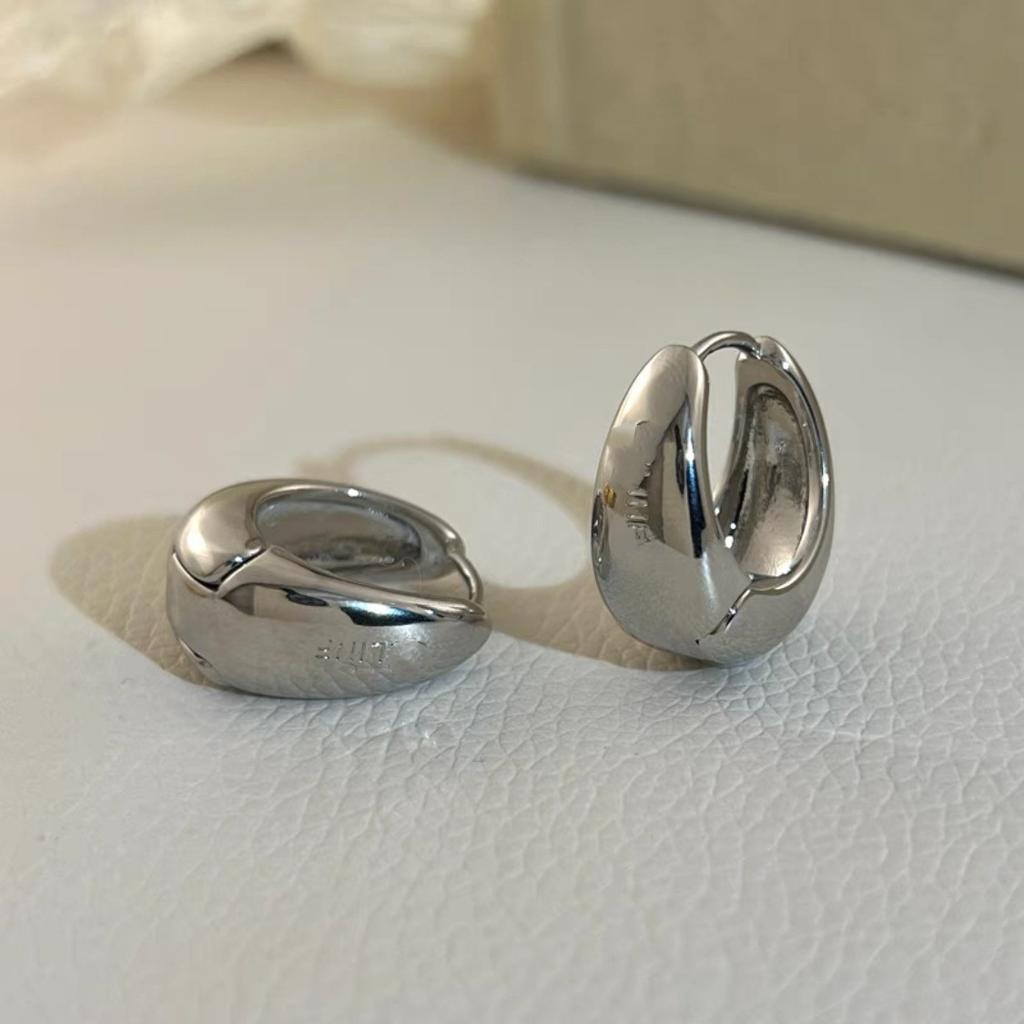 Boucles d'oreilles uniques Rétro Français Vent Froid Premium Boucle d'oreille Laiton Or Véritable 22K Cercle Simple Tempérament