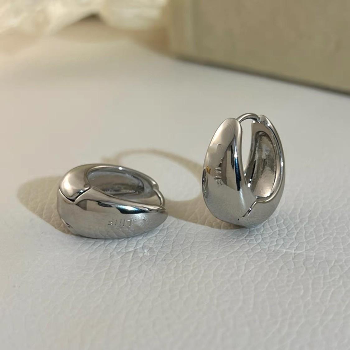 

Уникальные французские ретро серьги-пряжки премиум-класса из латуни 22-каратного настоящего золота с простым кругом