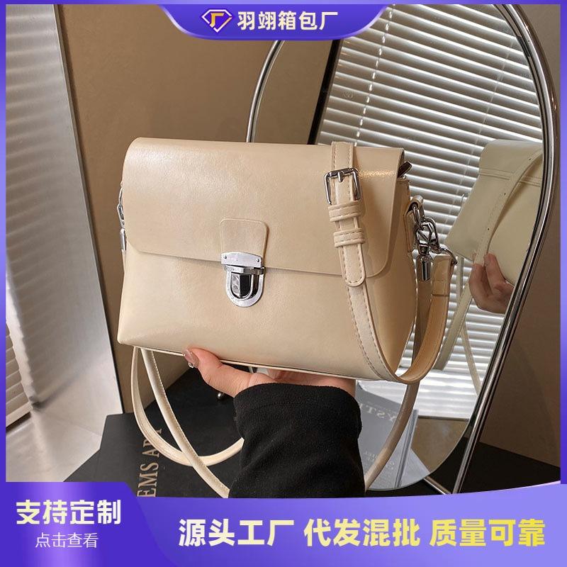 Retro Small Bag Women's Spring and Summer New Versatile Shoulder Messenger Bag Women's Fashion Commuter Small Square Bag