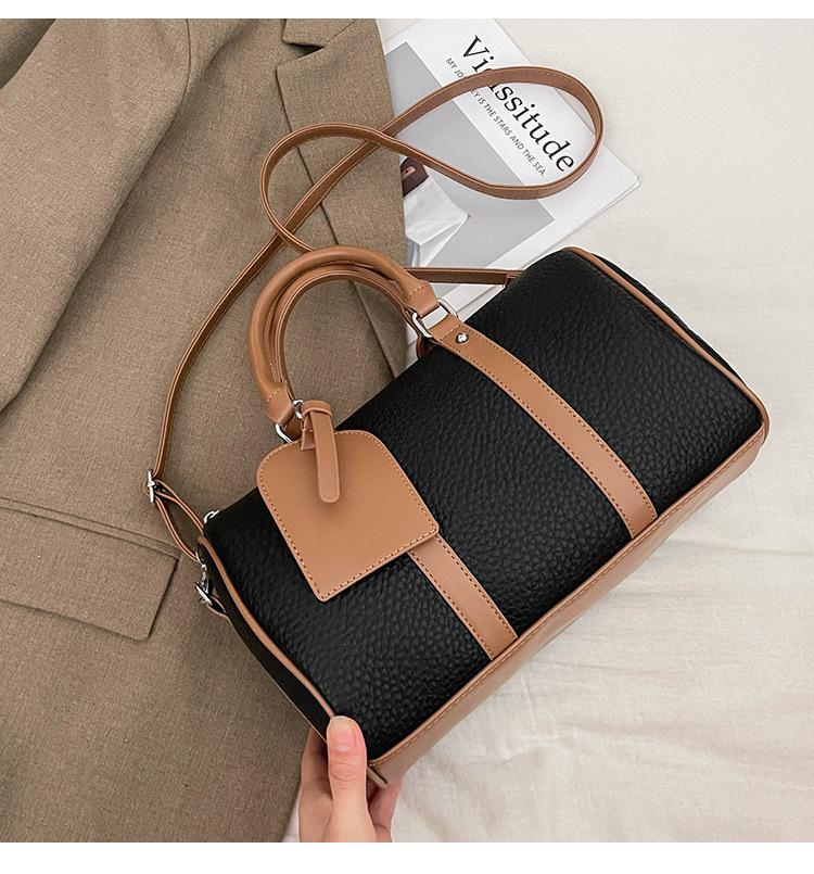 

Ретро ручная сумка-бостон из кожи с узором личи, сумка-мессенджер, женская новая 2025 года, нишевая контрастная сумка-подушка высокого класса чёрный