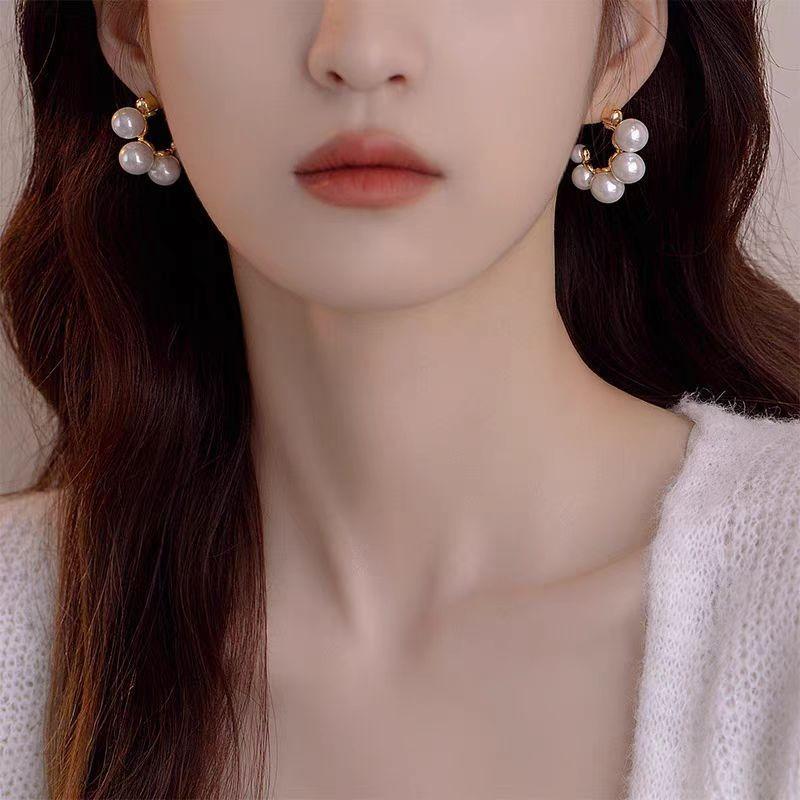 Pearl Earrings Women's High-end Earrings Ear Jewelry High-end Stud Earrings Niche Design Light Luxury