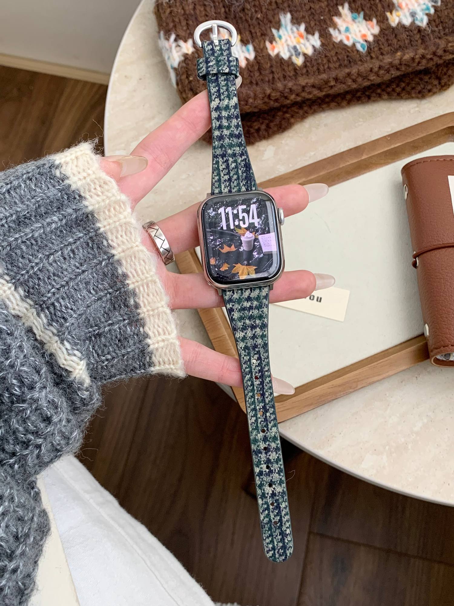 

Superior Retro Leather loop band For Apple Watch Women 44mm 40 45 41 49 42 38 Series 11 10 9 8 SE 7 6 5 4 3 Strap S10 S11 46mm зелений
