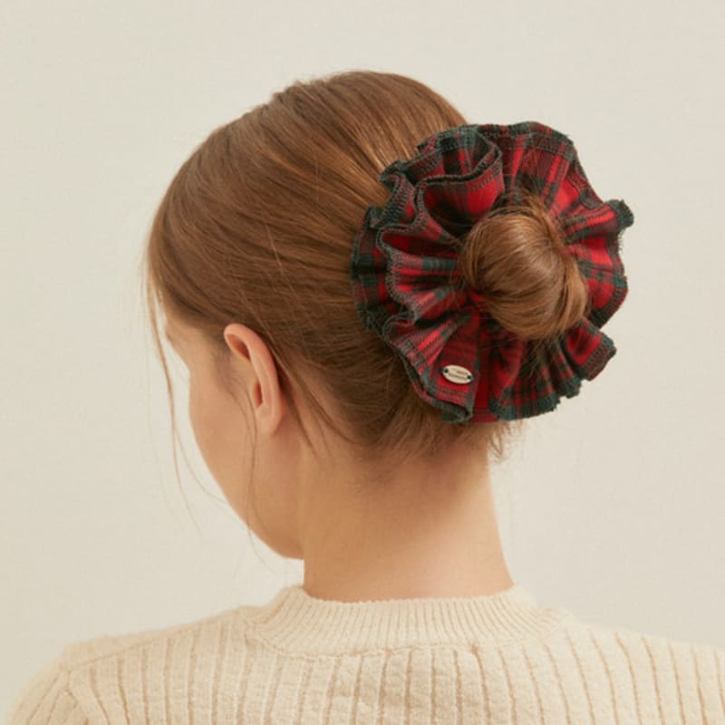 Favorite Noun Check Scrunchies_FW_03_RED