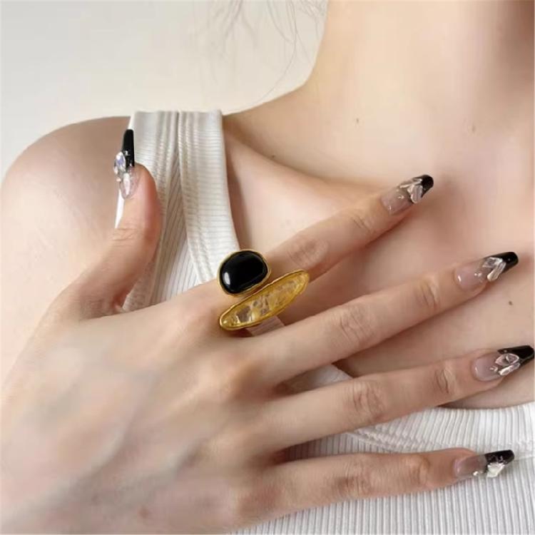 Fashionable Women's Rings Featuring Black Gemstones and Adjustable Band Suitable for Both Casual and Formal Event