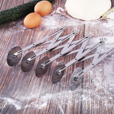 5 koleček Nerezový výrobník nudlí Oddělovač těsta Nůž na těstoviny Ohebný váleček Škrabka na pizzu Kuchyňské nářadí